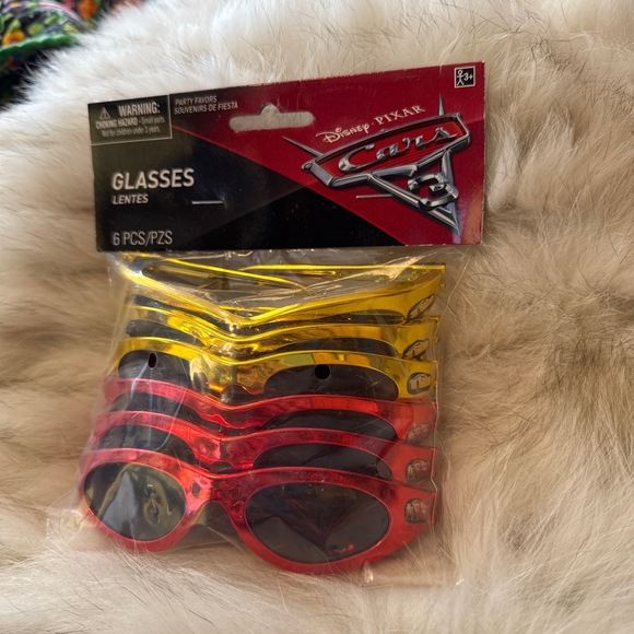 2017 NIP Disney Pixar Cars 3 - 6pc Children’s Plastic Sunglasses - Picture 2 of 3